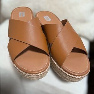 Fitflop 
ELOISE Espadrille Leather Wedge Cross Slides
Light Tan